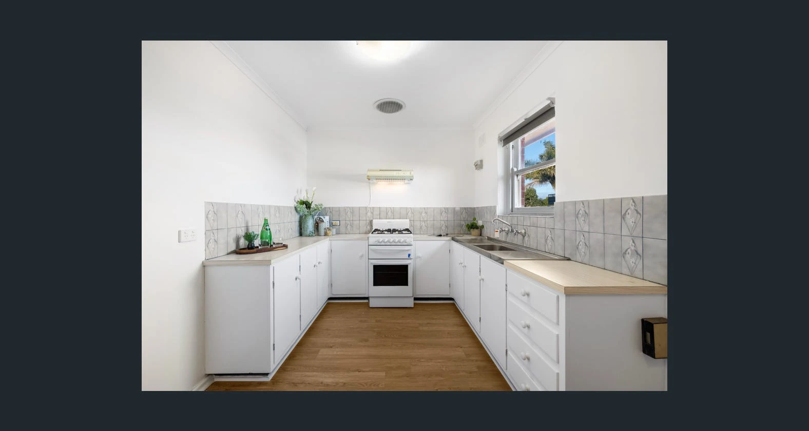 Kitchen | Adelaide Holiday Home | Adelaide Holiday Apartments | Adelaide Holiday House | Adelaide Beachside Apartment | Adelaide holiday accommodation